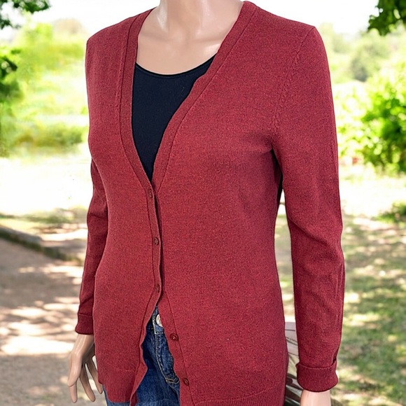 GAP Tierra Red Textured Boyfriend V-Neck Cardigan - Picture 10 of 16